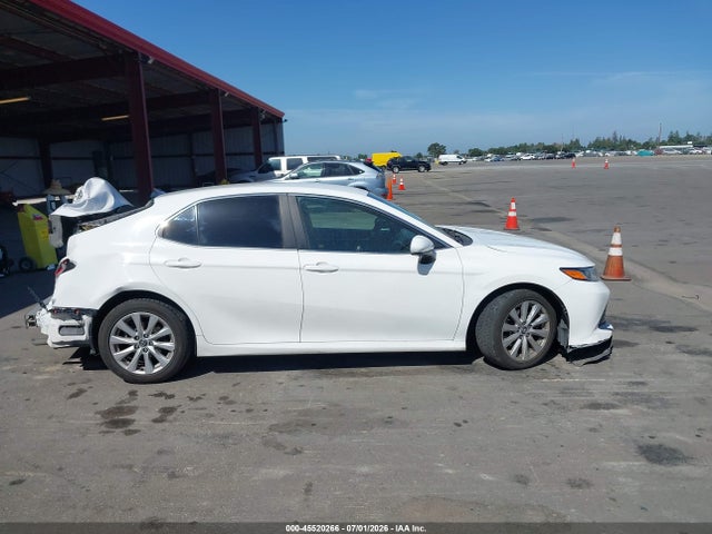 Toyota CAMRY LE 2018 4T1B11HK9JU580968 Image 14