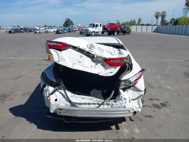 Toyota CAMRY LE 2018 4T1B11HK9JU580968 Image 17