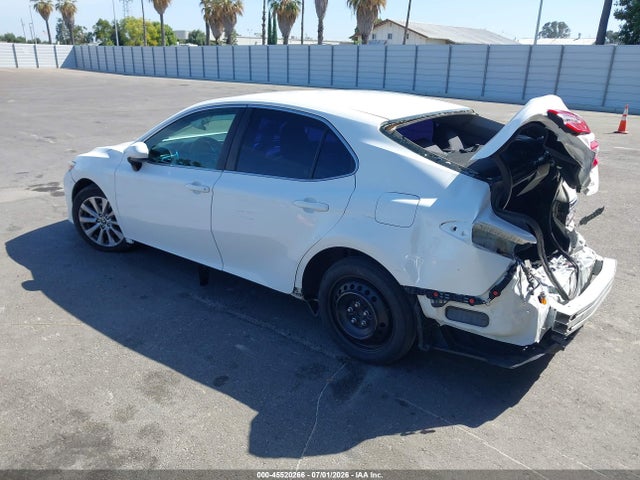 Toyota CAMRY LE 2018 4T1B11HK9JU580968 Image 3