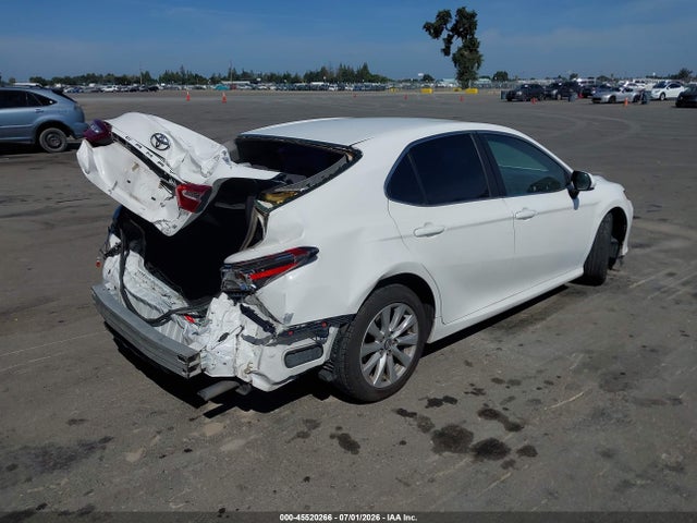 Toyota CAMRY LE 2018 4T1B11HK9JU580968 Image 4