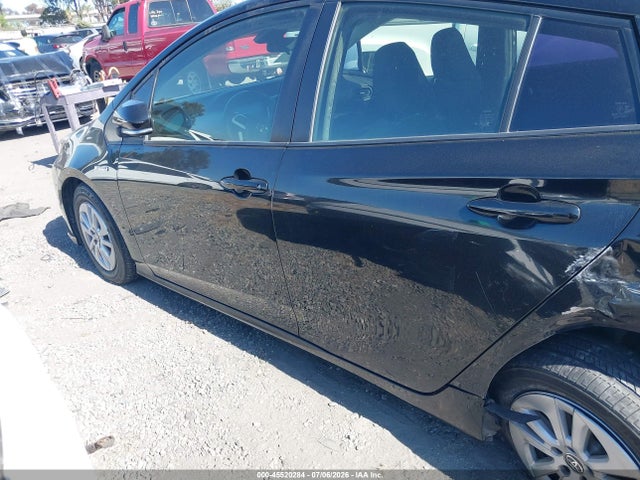 Toyota Prius Two 2017 JTDKBRFU1H3553266 Image 14