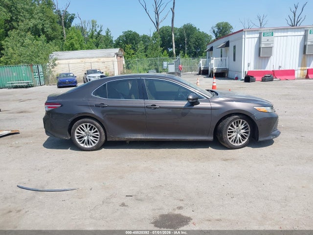 45520392 :رقم المزاد ، 4T1BZ1HK4JU009848 vin ، 2018 Toyota Camry Xle V6 مزاد بيع