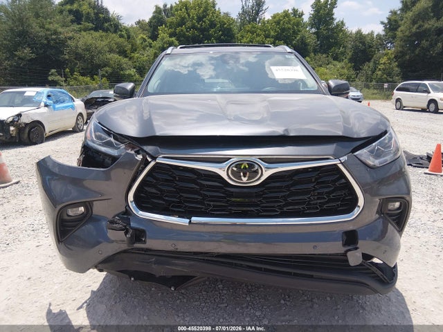 Toyota Highlander Limited 2023 5TDKDRBH0PS024004 Image 12
