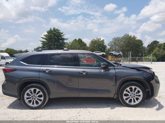 Toyota Highlander Limited 2023 5TDKDRBH0PS024004 Image 13