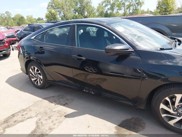 Продажа на аукционе авто 2018 Honda Civic Ex, vin: 19XFC2F77JE043924, номер лота: 45520786