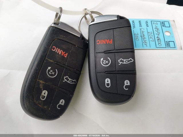 Продажа на аукционе авто 2017 Chrysler 200 Limited Platinum, vin: 1C3CCCAB1HN503142, номер лота: 45520866