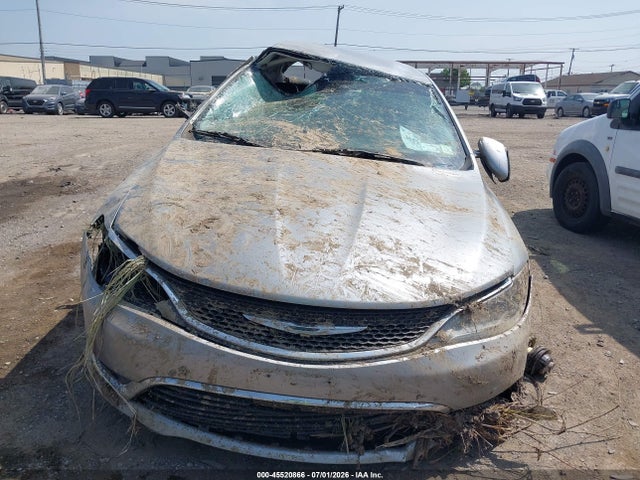 Продажа на аукционе авто 2017 Chrysler 200 Limited Platinum, vin: 1C3CCCAB1HN503142, номер лота: 45520866