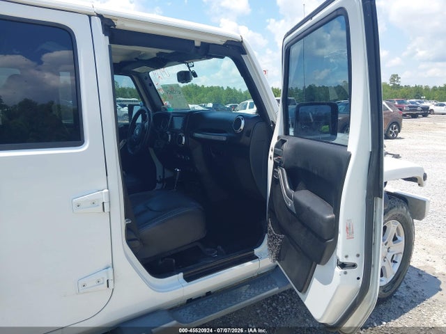 1C4HJWEG2EL123801 Jeep Wrangler Unlimited Sahara
