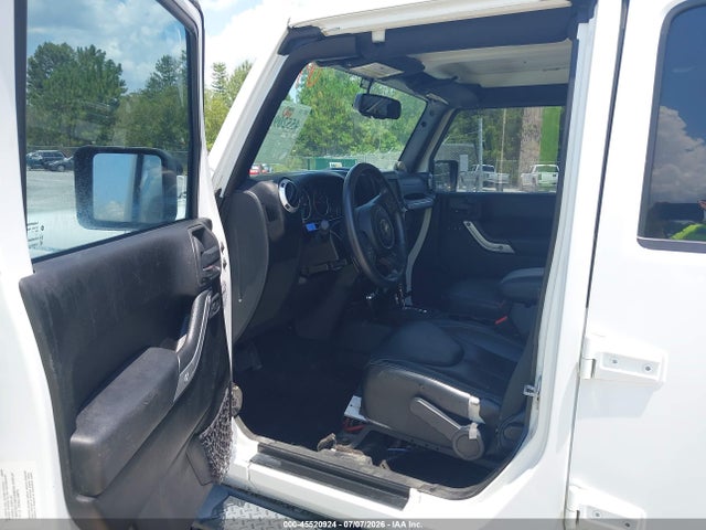 1C4HJWEG2EL123801 Jeep Wrangler Unlimited Sahara