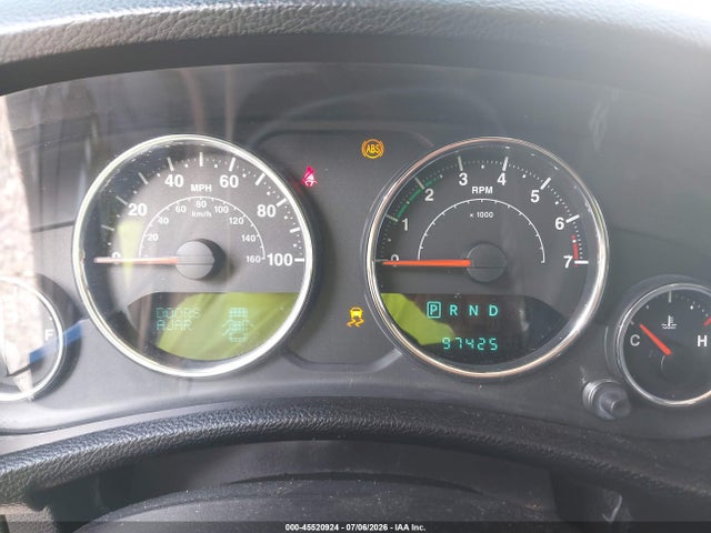 1C4HJWEG2EL123801 Jeep Wrangler Unlimited Sahara