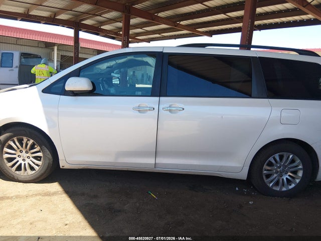 5TDYK3DC3FS551032 Toyota Sienna Xle Premium 8 Passenger