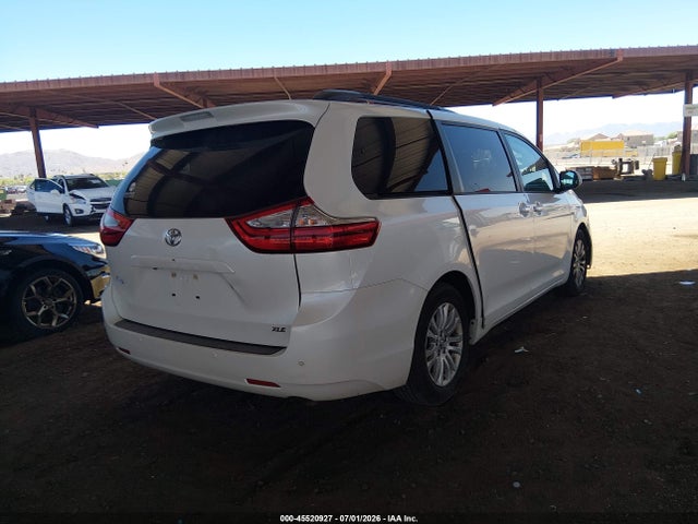 5TDYK3DC3FS551032 Toyota Sienna Xle Premium 8 Passenger