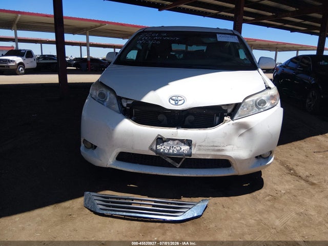 5TDYK3DC3FS551032 Toyota Sienna Xle Premium 8 Passenger