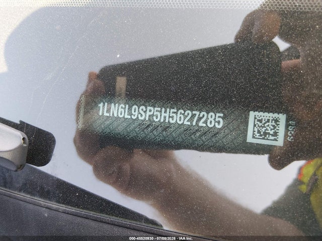 45520930 :رقم المزاد ، 1LN6L9SP5H5627285 vin ، 2017 Lincoln Continental Select مزاد بيع
