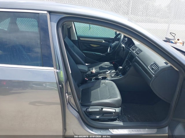 1VWBS7A35GC059037 Volkswagen Passat 1.8t Se