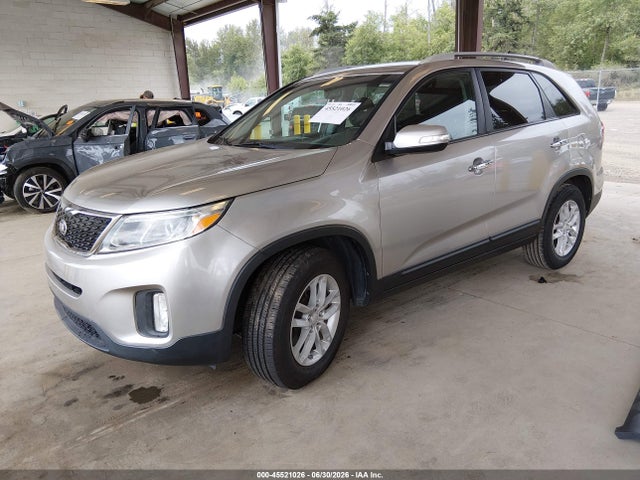 KIA Sorento Lx V6 2015 5XYKT4A76FG610684 Image 2