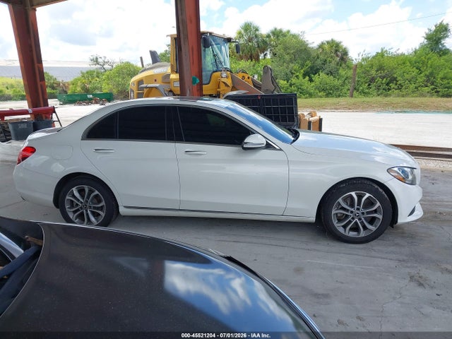 2018 Mercedes-benz C 300 4matic მანქანა იყიდება აუქციონზე, vin: 55SWF4KB8JU238324, აუქციონის ნომერი: 45521204