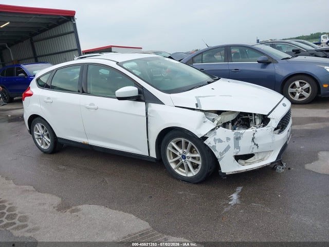 Ford FOCUS SE 2018 1FADP3K21JL327056 Image 14