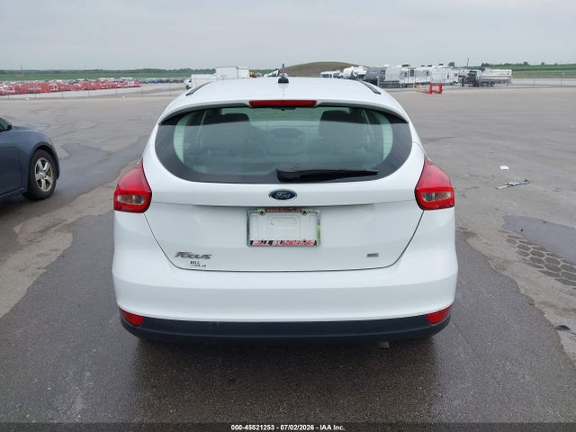 Ford FOCUS SE 2018 1FADP3K21JL327056 Image 17