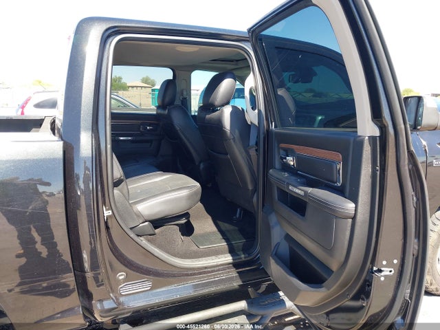 1C6RR7NM7HS882907 RAM 1500 Laramie 4x4 5&#039;7 Box