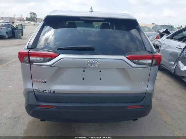 2T3H1RFVXRW328056 Toyota RAV4 LE
