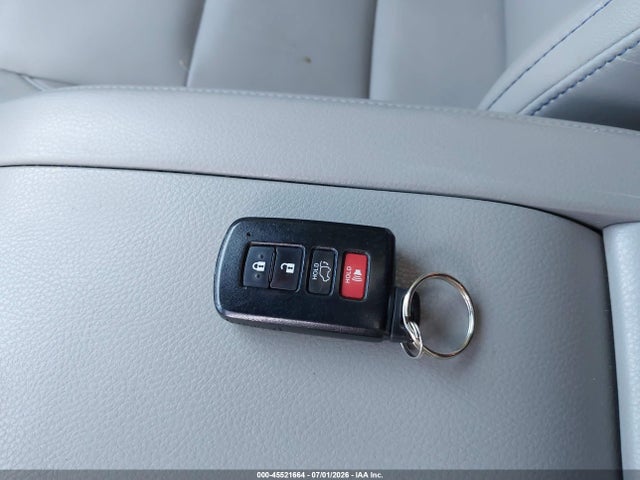 5TDJZRFH3HS473878 Toyota Highlander Xle