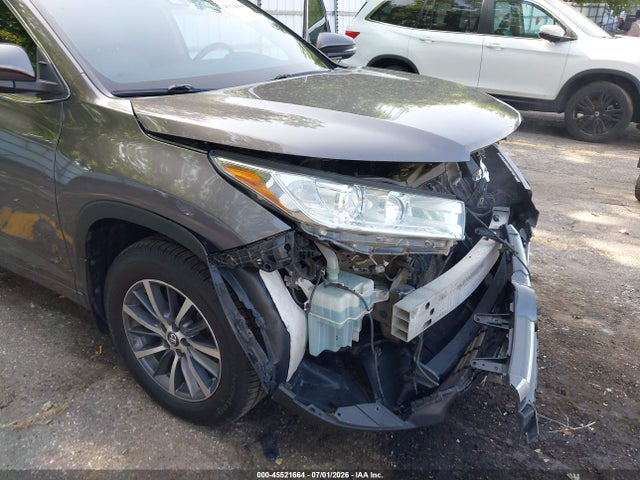 5TDJZRFH3HS473878 Toyota Highlander Xle