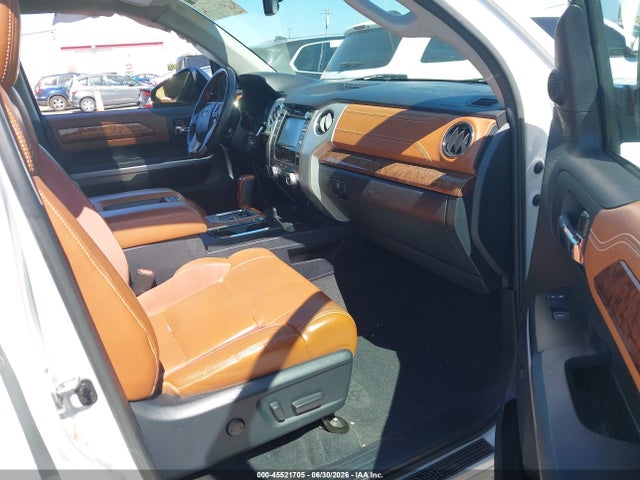 45521705 :رقم المزاد ، 5TFAY5F1XHX649396 vin ، 2017 Toyota Tundra 1794 5.7l V8 مزاد بيع