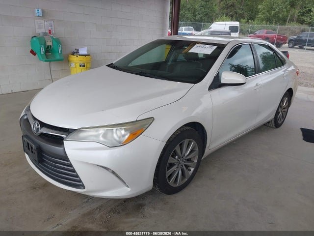 Toyota CAMRY XLE 2016 4T1BF1FK8GU131102 Image 2