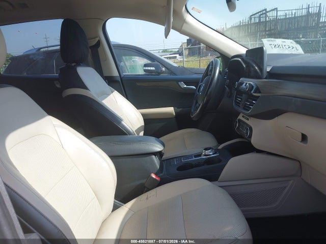 45521887 :رقم المزاد ، 1FMCU9J9XLUA15505 vin ، 2020 Ford Escape Titanium مزاد بيع