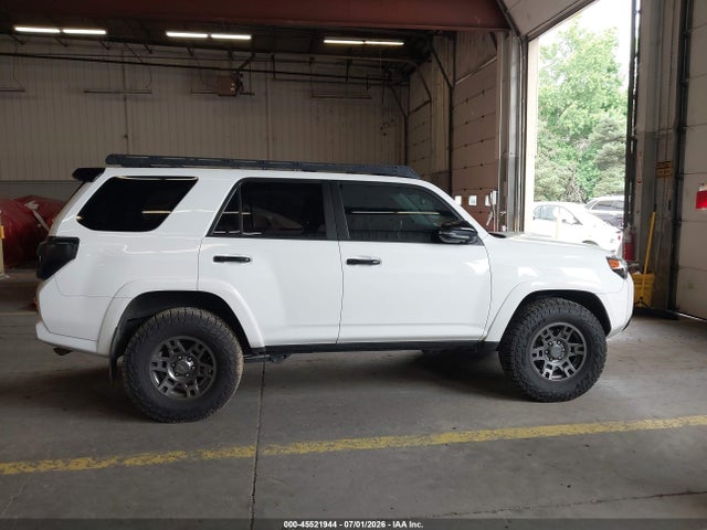 JTEBU5JR0L5831122 Toyota 4runner Venture Special Edition