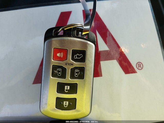 5TDYK3DC4FS657716 Toyota Sienna Xle 8 Passenger