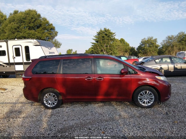 5TDYK3DC4FS657716 Toyota Sienna Xle 8 Passenger