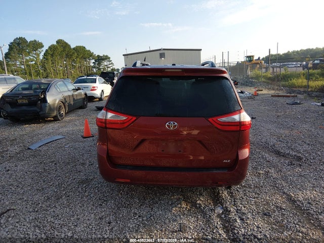 5TDYK3DC4FS657716 Toyota Sienna Xle 8 Passenger