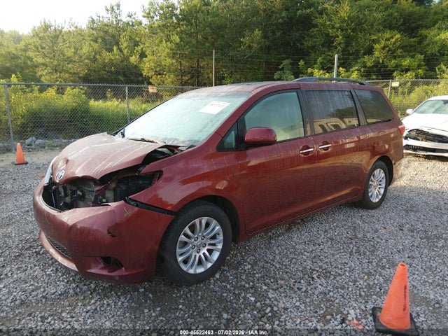 5TDYK3DC4FS657716 Toyota Sienna Xle 8 Passenger