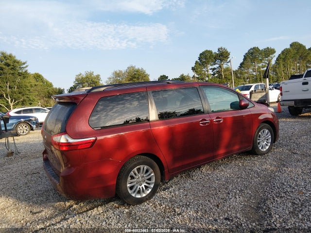 5TDYK3DC4FS657716 Toyota Sienna Xle 8 Passenger