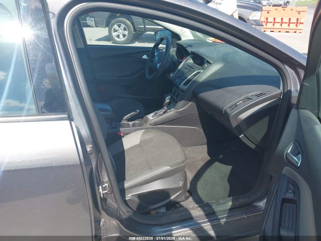 45522530 :رقم المزاد ، 1FADP3F26EL371327 vin ، 2014 Ford Focus Se مزاد بيع