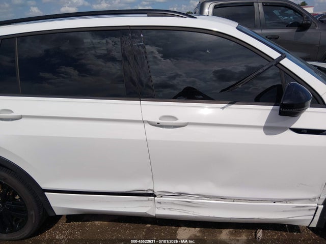 Продаж на аукціоні авто 2022 Volkswagen Tiguan 2.0t Se R-line Black, vin: 3VVCB7AX0NM044470, номер лоту: 45522631