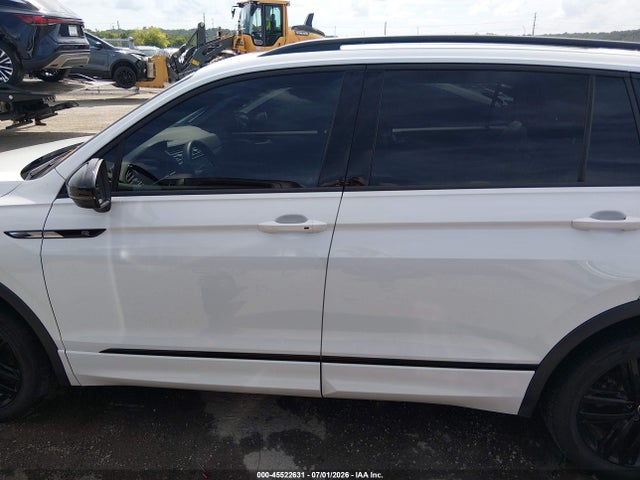 Продаж на аукціоні авто 2022 Volkswagen Tiguan 2.0t Se R-line Black, vin: 3VVCB7AX0NM044470, номер лоту: 45522631