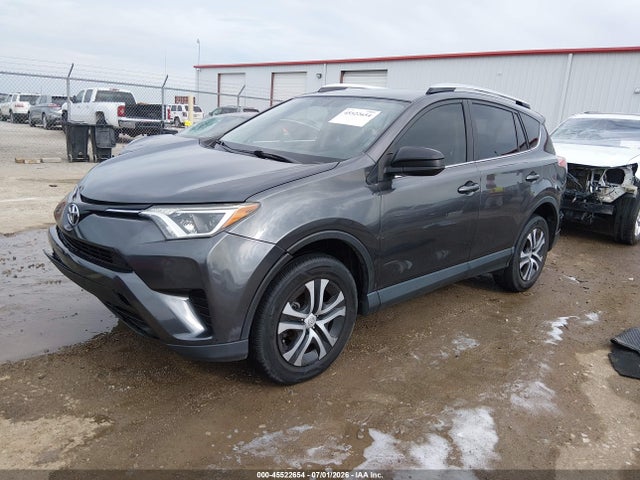 Toyota RAV4 LE 2016 JTMBFREV1GJ072362 Image 2