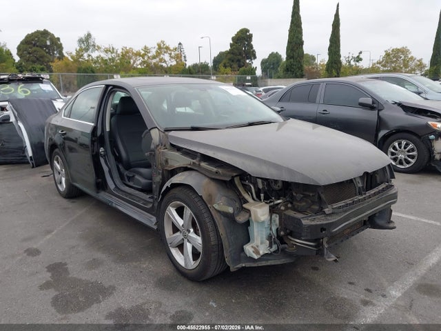 2013 Volkswagen Passat 2.5l Se მანქანა იყიდება აუქციონზე, vin: 1VWBP7A35DC118889, აუქციონის ნომერი: 45522955
