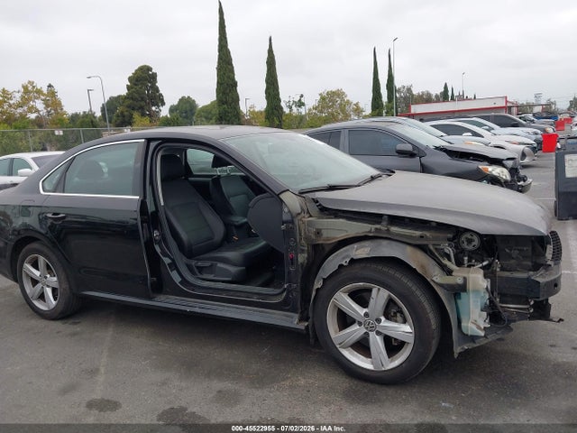 2013 Volkswagen Passat 2.5l Se მანქანა იყიდება აუქციონზე, vin: 1VWBP7A35DC118889, აუქციონის ნომერი: 45522955
