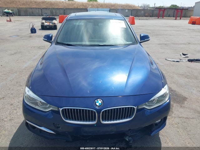 2017 Bmw 3 Series 330i მანქანა იყიდება აუქციონზე, vin: WBA8B9G36HNU52709, აუქციონის ნომერი: 45523017