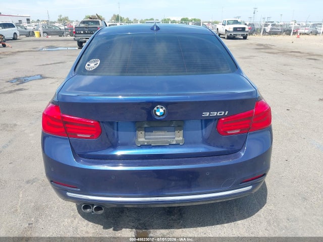 2017 Bmw 3 Series 330i მანქანა იყიდება აუქციონზე, vin: WBA8B9G36HNU52709, აუქციონის ნომერი: 45523017