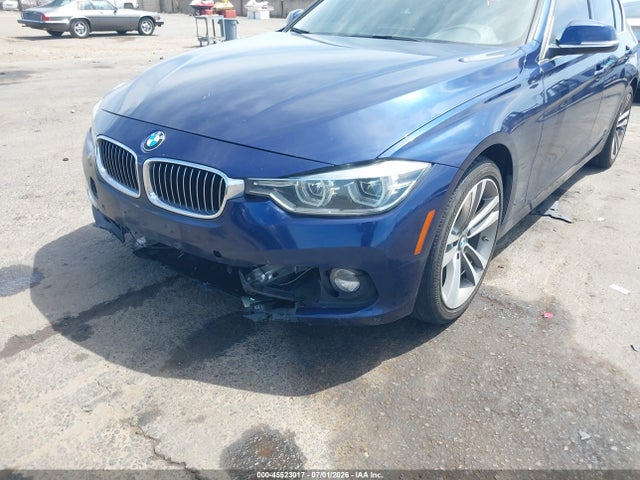 2017 Bmw 3 Series 330i მანქანა იყიდება აუქციონზე, vin: WBA8B9G36HNU52709, აუქციონის ნომერი: 45523017