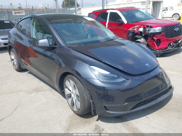Tesla Model Y 2024 7SAYGDED2RF050630 main image