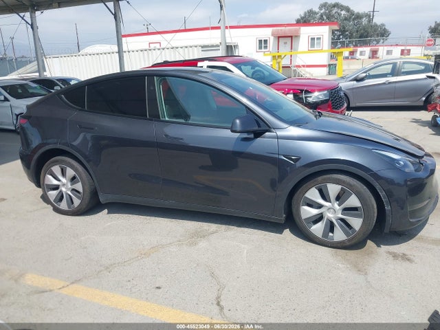 Tesla Model Y 2024 7SAYGDED2RF050630 Image 13