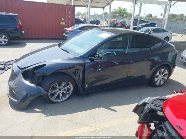 Tesla Model Y 2024 7SAYGDED2RF050630 Image 14