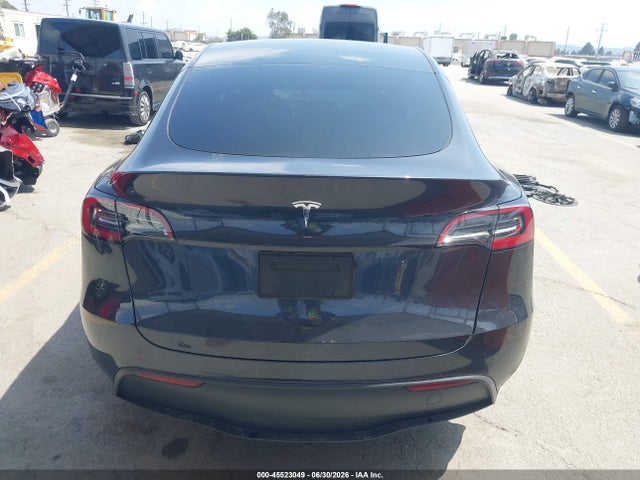 Tesla Model Y 2024 7SAYGDED2RF050630 Image 16