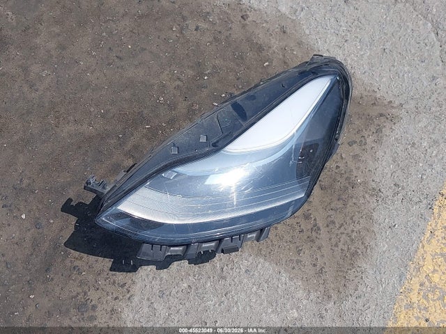 Tesla Model Y 2024 7SAYGDED2RF050630 Image 11